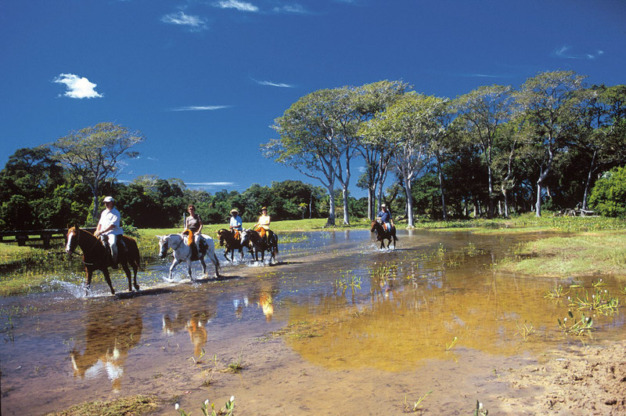 equitación pousada piuval pantanal brasil